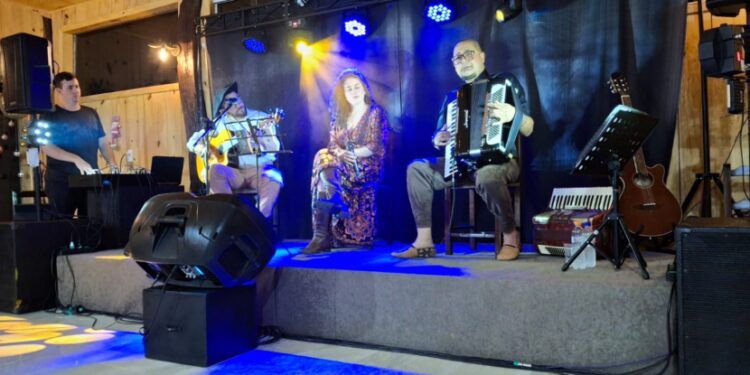 Grande noite no 1º Encontro de Música Nativista na Fazenda Senhor do Bom Fim, no Cerrito